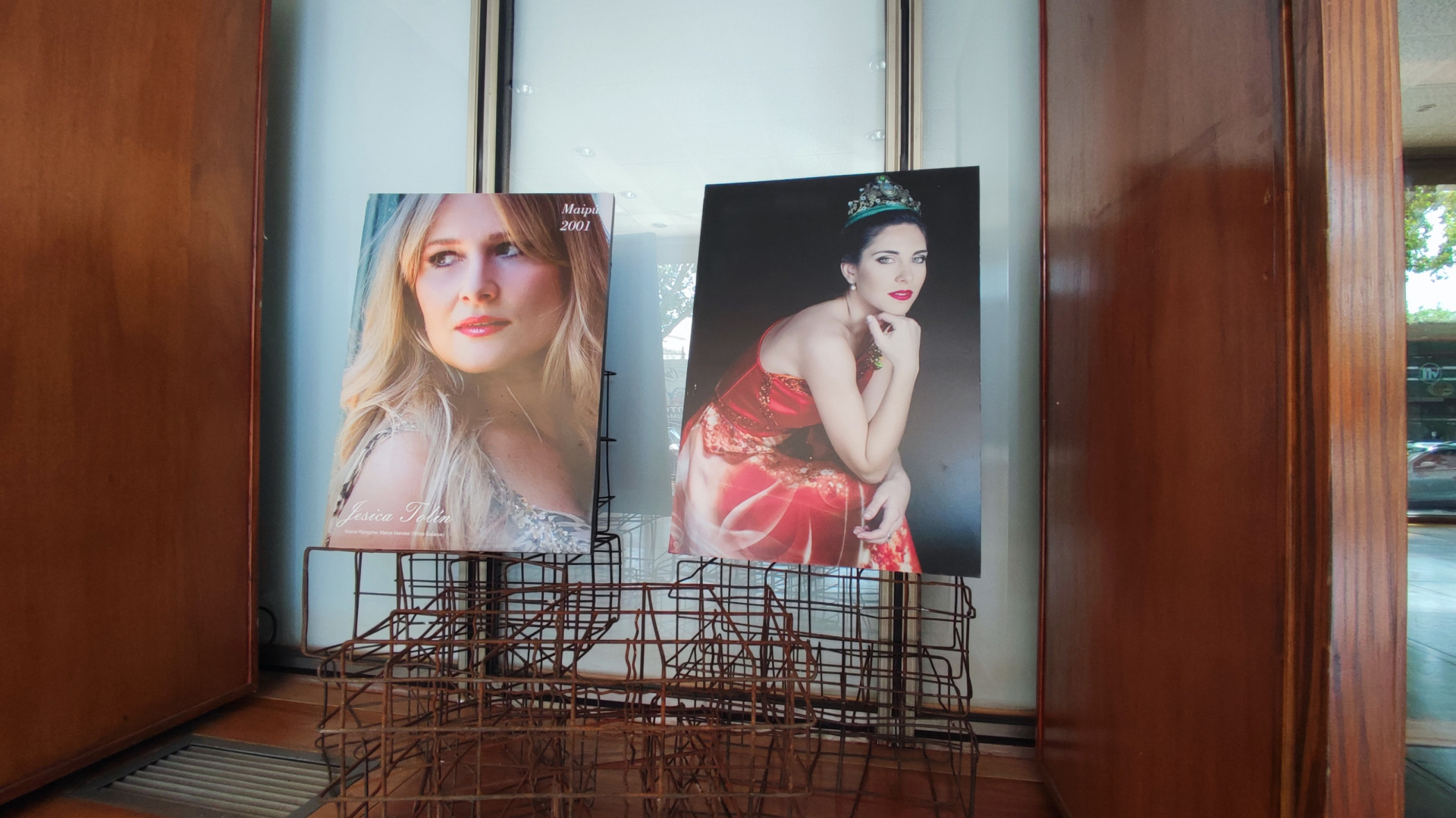 El INV inaugura una muestra fotográfica con retratos de Reinas y Virreinas de la Vendimia