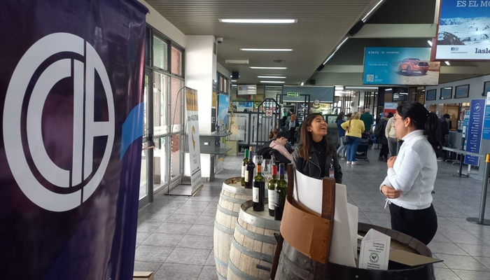 Más de 25 bodegas sanrafaelinas promocionan sus productos en el aeropuerto local