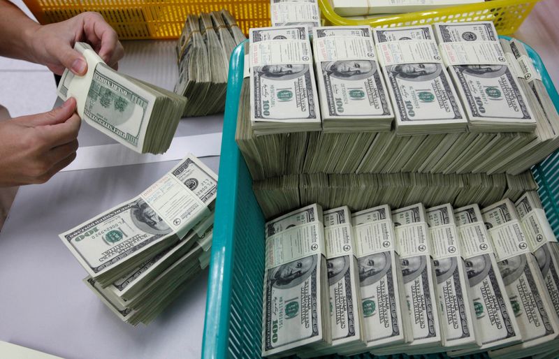 Dólar en Chile: divisa revierte baja inicial y cierra cerca de los $870