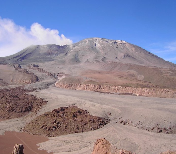 Se eleva a Alerta Amarilla el Volcan Lascar en Chile