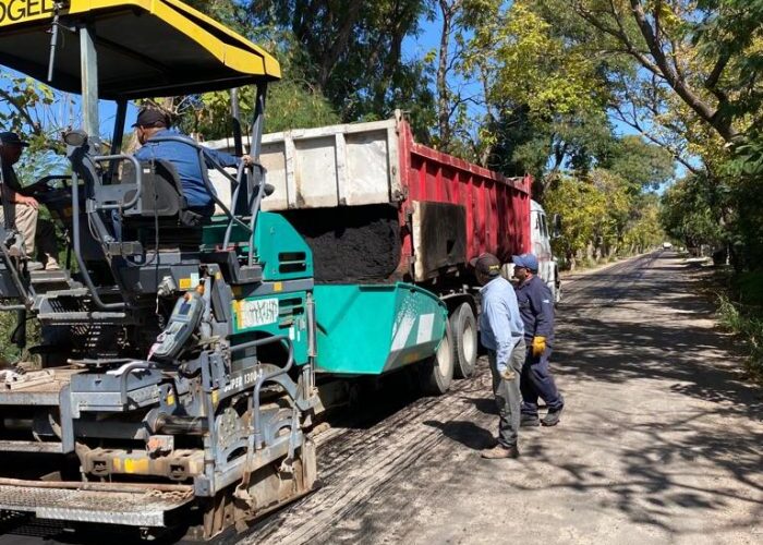 Vialidad Mendoza asfalta nuevas rutas y calles de San Carlos